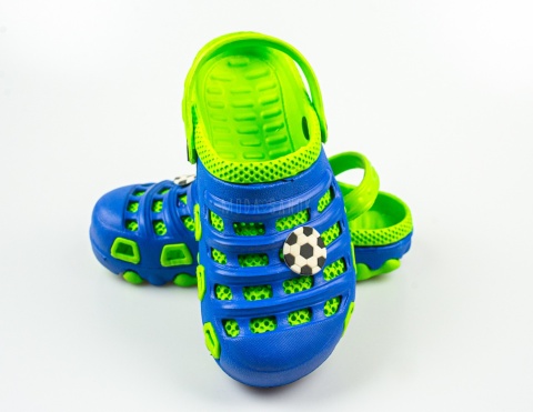Zielono-niebieskie dziecięce kroksy z motywem piłki nożnej SUPER COOL - MODA SANOK