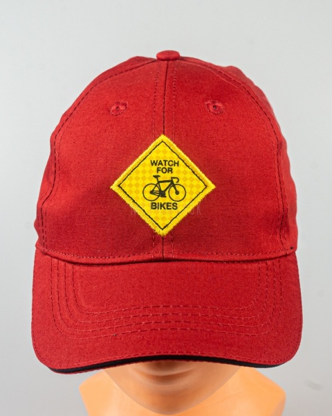 Ciemnoczerwona czapka dziecięca z naszywką "Watch for bikes" YOCLUB - MODA SANOK