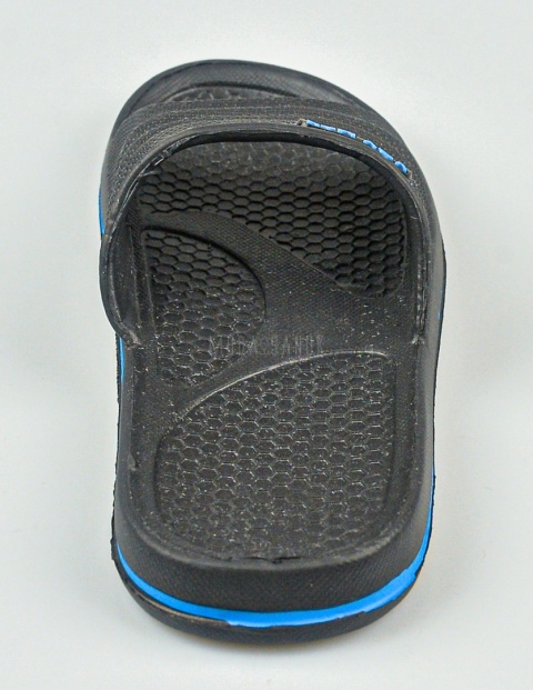Czarne dziecięce klapki z niebieskim akcentem VGY MAX - MODA SANOK