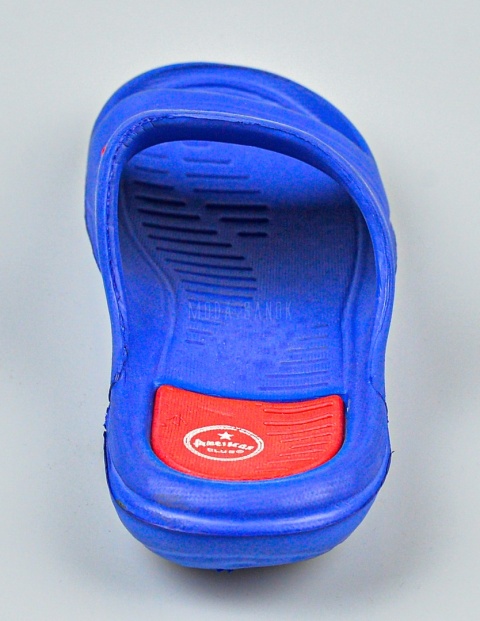 Niebieskie klapki dziecięce z czerwonymi akcentami AMERICAN CLUB - MODA SANOK