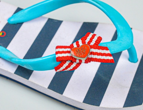 Japonki dziecięce piankowe w czarno-białe paski z wzorem kotwicy SUPER GEAR-MODA SANOK