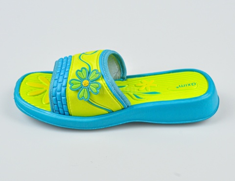Klapki basenowe dziewczęce seledynowo-niebieskie z ozdobnym kwiatkiem AXIM-MODA SANOK