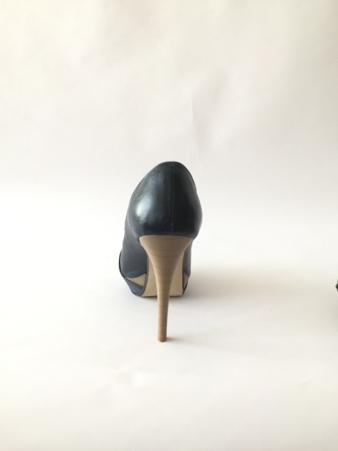 Granatowe matowe , wysokie szpilki na platfornie z ozdobną kokardką i odkrytym palcem ekoskóra - MODA SANOK