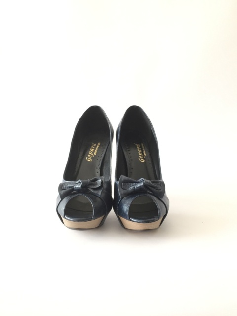 Granatowe matowe , wysokie szpilki na platfornie z ozdobną kokardką i odkrytym palcem ekoskóra - MODA SANOK