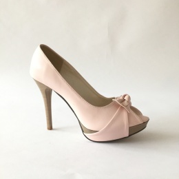 Pudrowo różowe matowe , wysokie szpilki na platfornie z ozdobną kokardką i odkrytym palcem ekoskóra - MODA SANOK