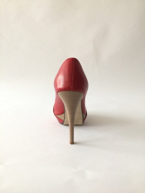 Czerwone matowe , wysokie szpilki na platfornie z ozdobną kokardką i odkrytym palcem ekoskóra - MODA SANOK