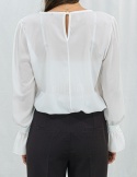 Elegancka biała bluzka z kopertowym dekoltem-Moda Sanok 