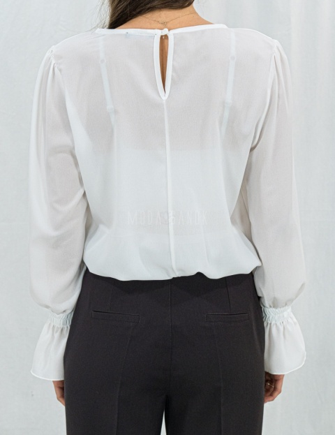 Elegancka biała bluzka z kopertowym dekoltem-Moda Sanok 