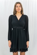 Elegancka czarna sukienka z kopertowym dekoltem i plisowanymi rękawami - Moda Sanok