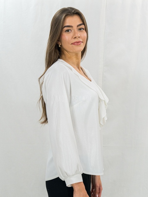 Elegancka biała bluzka z subtelnym połyskiem i falbaną-ModaSanok