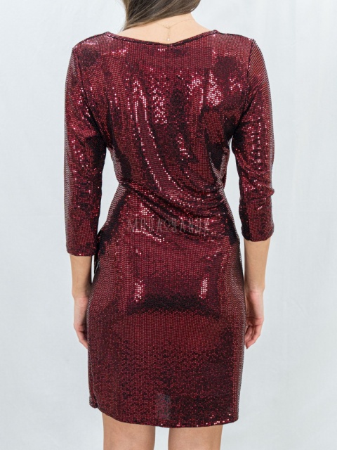 Błyszcząca sukienka z cekinami i marszczeniem z boku – idealna na wyjątkowe okazje -MODA SANOK