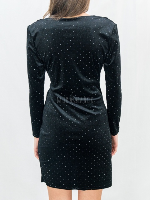 Czarna welurowa sukienka z długim rękawem i dekoltem V -MODA SANOK