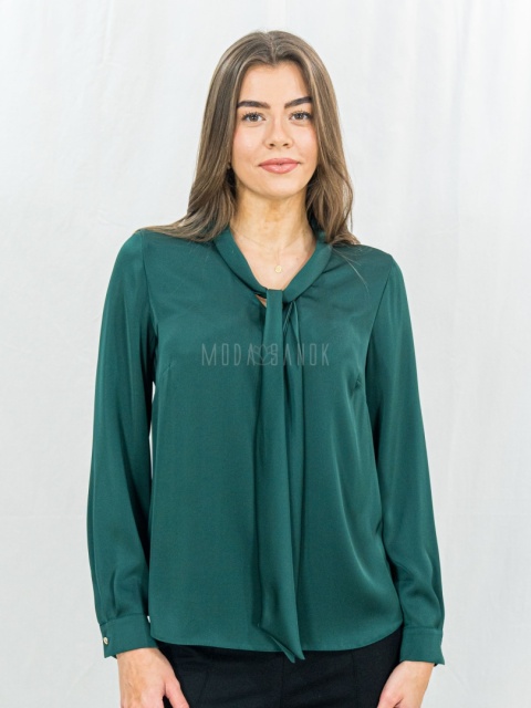 Elegancka bluzka w odcieniu butelkowej zieleni wiązana pod szyją-MODA SANOK