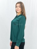 Elegancka bluzka w odcieniu butelkowej zieleni wiązana pod szyją-MODA SANOK