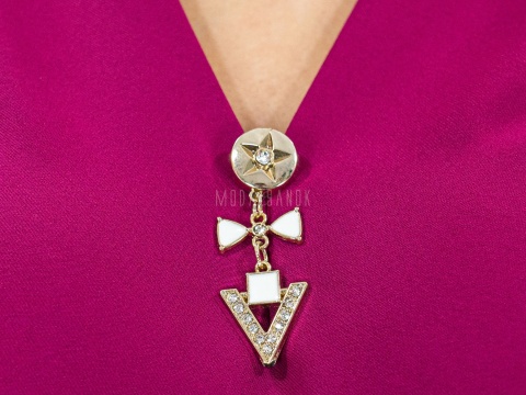 Elegancka bluzka w kolorze fuksji z ozdobnym dekoltem-MODA SANOK