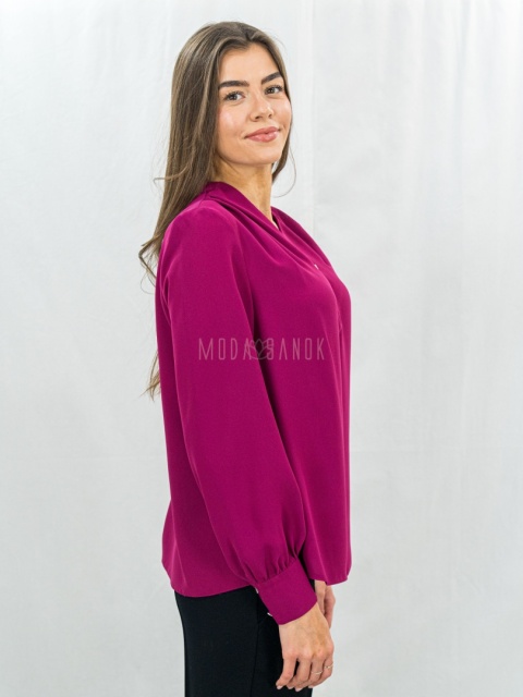 Elegancka bluzka w kolorze fuksji z ozdobnym dekoltem-MODA SANOK