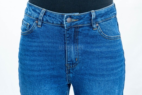 Spodnie damskie jeansowe model straight fit w kolorze ciemnoniebieskim - MODA SANOK