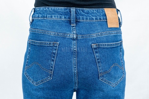 Spodnie damskie jeansowe regular w kolorze ciemnoniebieskim - MODA SANOK