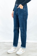 Spodnie damskie jeansowe typu MOM JEANS w kolorze ciemnego granatu - MODA SANOK