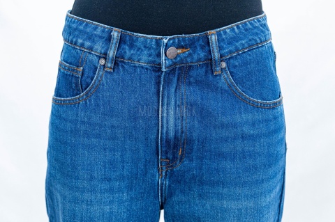 Spodnie damskie jeansowe w kolorze ciemnoniebieskim z prostą szeroką nogawką - MODA SANOK