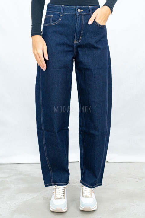 Spodnie damskie model balloon jeansowe w kolorze ciemnego granatu  - MODA SANOK