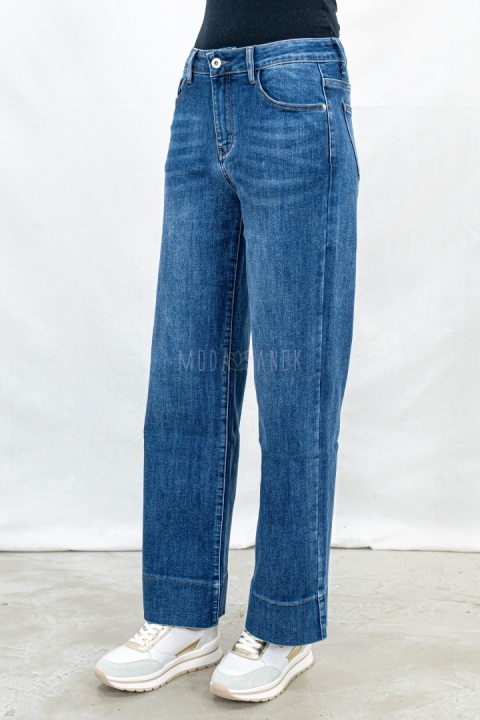 Spodnie jeansowe damskie regular fit z prostą nogawką w kolorze ciemno niebieskim - MODA SANOK