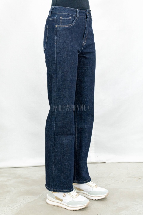 Spodnie jeansowe damskie regular z prostą nogawką i wysokim stanemw w kolorze ciemnego granatu - MODA SANOK