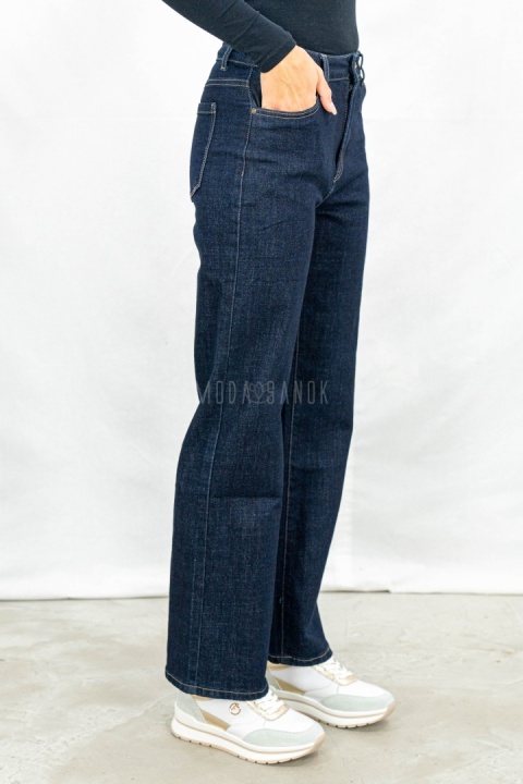 Spodnie jeansowe damskie regular z prostą nogawką i wysokim stanemw w kolorze ciemnego granatu - MODA SANOK