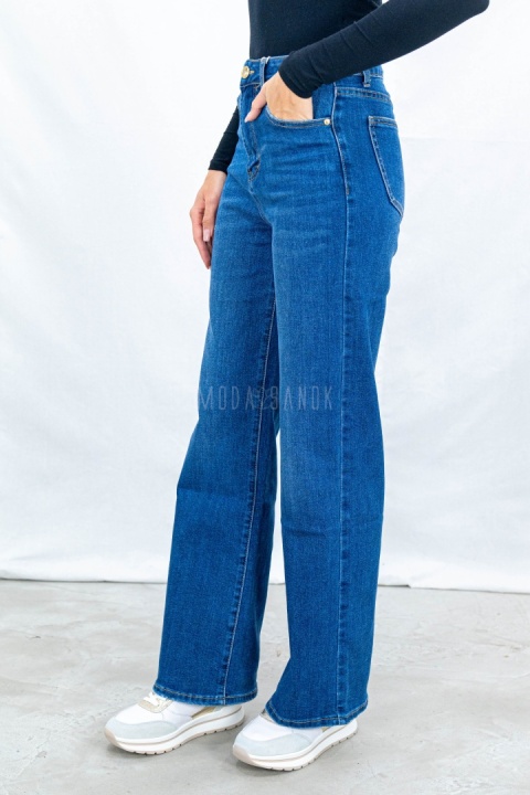 Spodnie jeansowe damskie regular z prostą nogawką i wysokim stanem w kolorze niebieskim - MODA SANOK