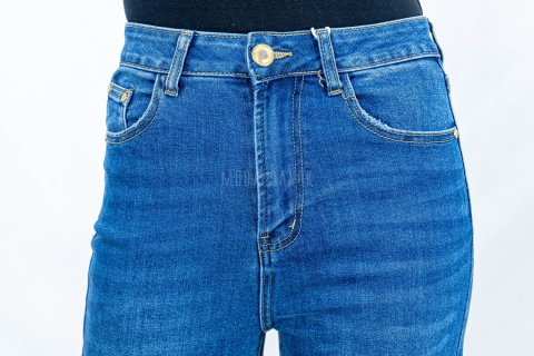 Spodnie jeansowe damskie regular z prostą nogawką i wysokim stanem  w kolorze niebieskim - MODA SANOK
