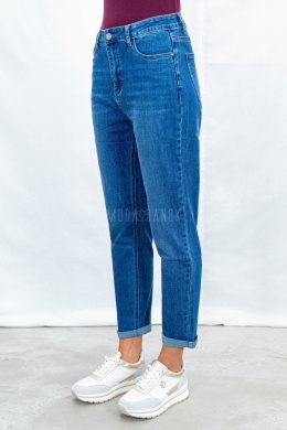Damskie jeansowe spodnie typu MOM JEANS w kolorze ciemnego błękitu - MODA SANOK