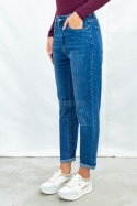 Damskie jeansowe spodnie typu MOM JEANS w kolorze ciemnego błękitu - MODA SANOK