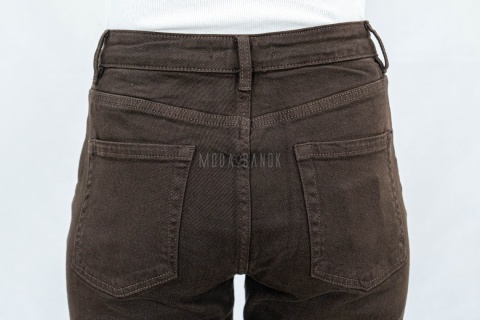 Damskie spodnie jeansowe typu LOOSE FIT w kolorze brązowym - MODA SANOK