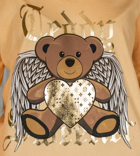 Brzoskwiniowy sweterek typu oversize z aplikacją misia MODA SANOK