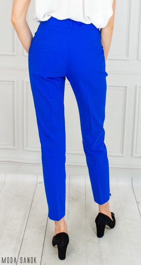 Spodnie BB damskie eleganckie cygaretki 7/8 zakończone złotą kokardką - chabrowe - MODA SANOK