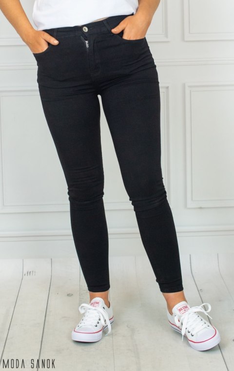 Czarne stylowe dopasowane spodnie damskie z elastycznego materiału jeans GOODIES - MODA SANOK
