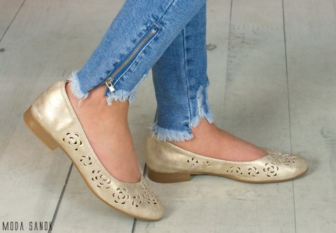 Złote jasne balerinki w róże niski obcas produkt polski Moda Sanok