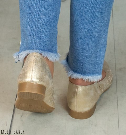 Złote jasne balerinki w róże niski obcas produkt polski Moda Sanok
