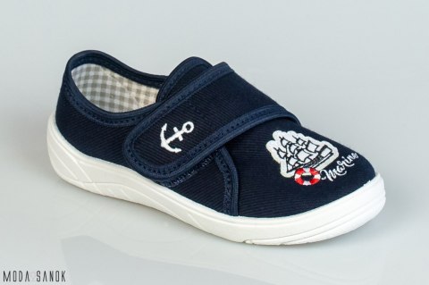 Granatowe pantofle dla dzieci ze statkiem NAZO - MODA SANOK