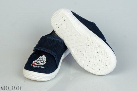 Granatowe pantofle dla dzieci ze statkiem NAZO - MODA SANOK