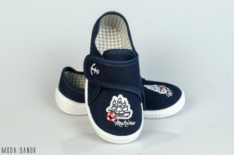 Granatowe pantofle dla dzieci ze statkiem NAZO - MODA SANOK