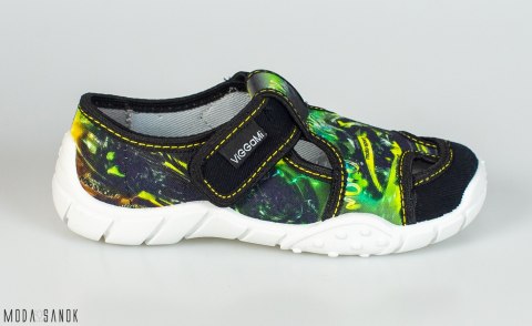 Czarne pantofle z zielono-żółtą aplikacją Viggami oddychające na rzepy - MODA SANOK