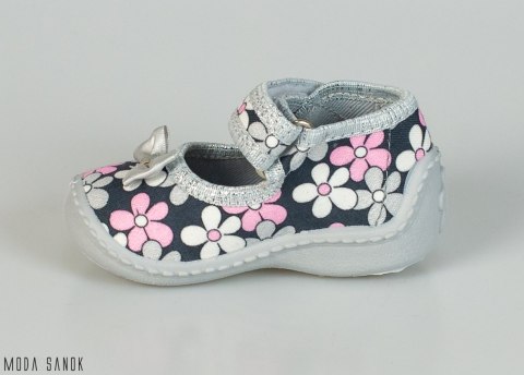 Grafitowe pantofle w kwiatki z szarą podeszwą Viggami na rzepy - MODA SANOK