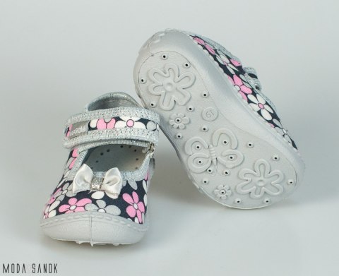 Grafitowe pantofle w kwiatki z szarą podeszwą Viggami na rzepy - MODA SANOK