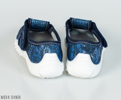 Granatowe pantofle z czarnymi wzorami Viggami oddychające na rzepy - MODA SANOK