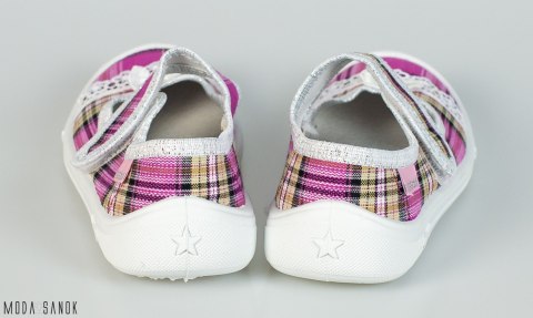 Pantofle w różowo-beżową kratę na białej podeszwie Viggami na rzepę- MODA SANOK