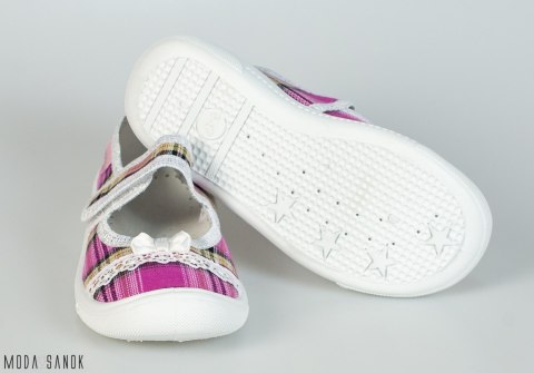 Pantofle w różowo-beżową kratę na białej podeszwie Viggami na rzepę- MODA SANOK