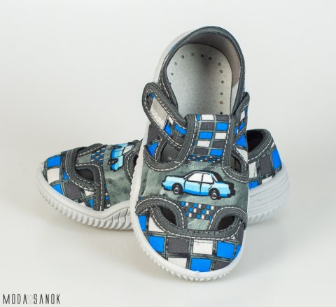 Szare pantofle chłopięce z aplikacją samochodu Viggami na rzepę - MODA SANOK