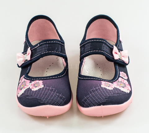 VIGGAMI Kamila pantofle, kapcie, oddychający spód i materiał, skórzana wkładka zaplikacją kwiatuszków MODA SANOK