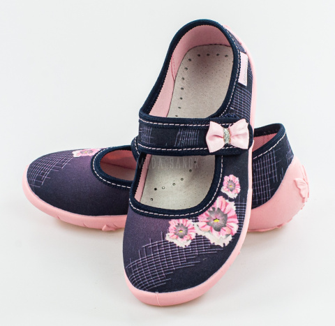 VIGGAMI Kamila pantofle, kapcie, oddychający spód i materiał, skórzana wkładka zaplikacją kwiatuszków MODA SANOK